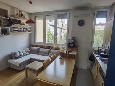 Izdavanje, trosoban stan, 60m², Skadarlija, Beograd - image 4