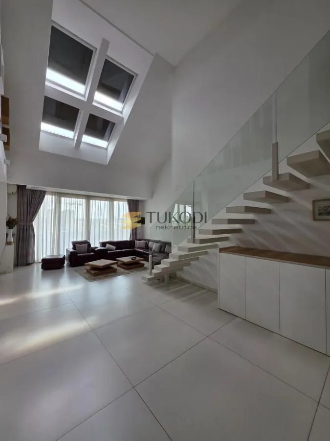 Prodaja, stan, 352m², Centar, Novi Sad