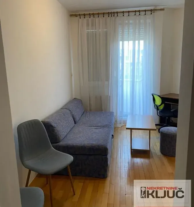 Izdavanje, jednosoban stan, 28m², Grbavica, Novi Sad Sve Podlokacije
