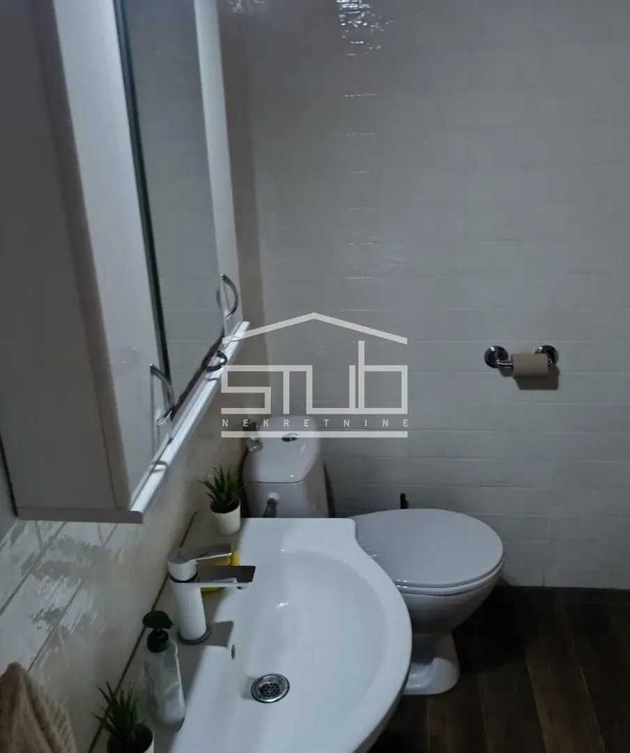 Prodaja, trosoban stan, 114m², Centar, Pančevo
