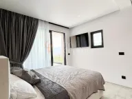 Izdavanje, kuća, 330m², Centar, Tivat - image 9