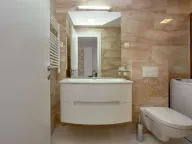 Izdavanje, jednosoban stan, 63m², Tree cane, Budva - image 10