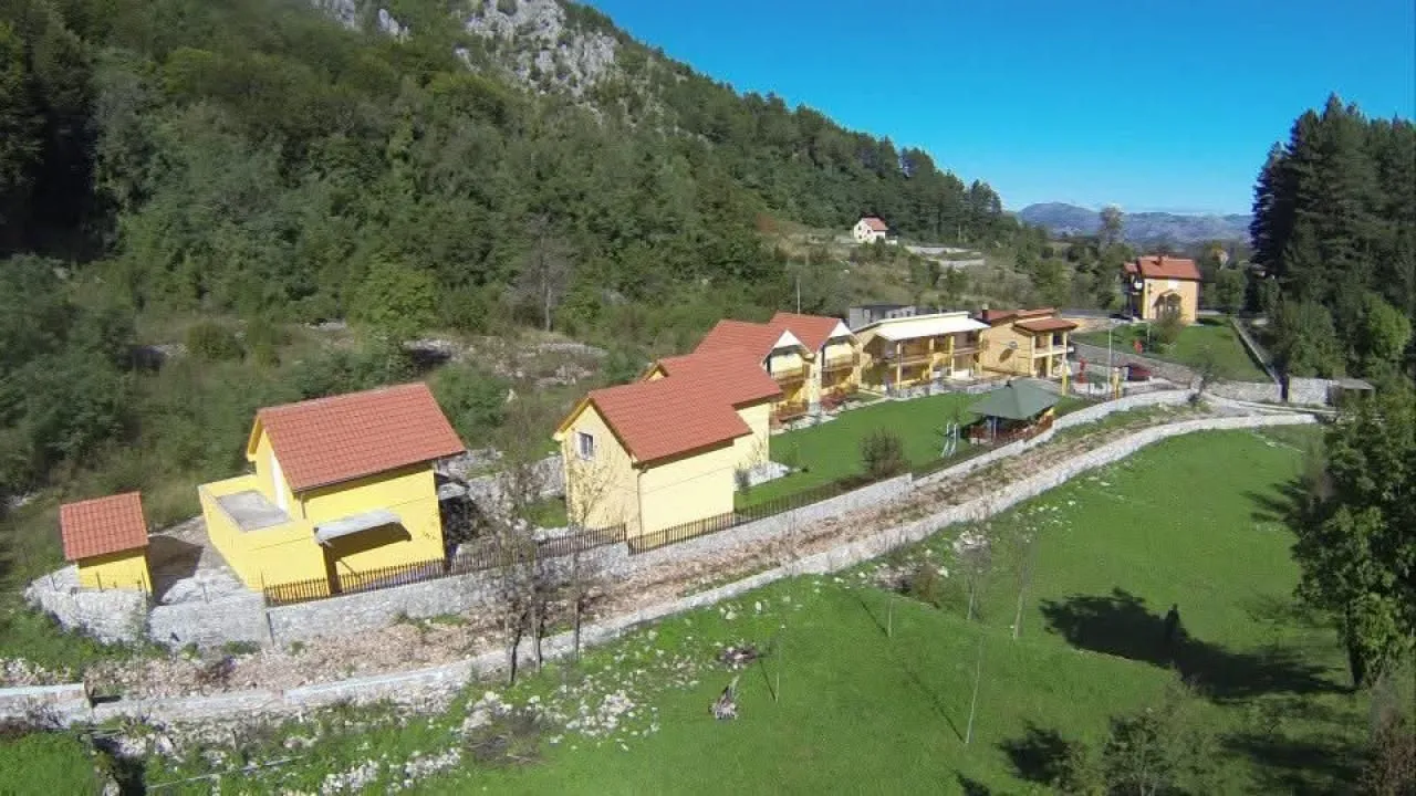 Prodaja, ugostiteljski objekat, 420m², Cetinje, Crna Gora
