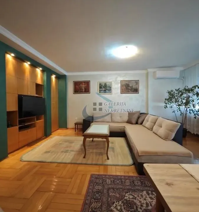 Izdavanje, trosoban stan, 102m², Južni Bulevar, Vračar Sve Podlokacije