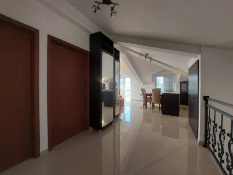 Izdavanje, dvosoban stan, 80m², Centar, Tivat - image 3