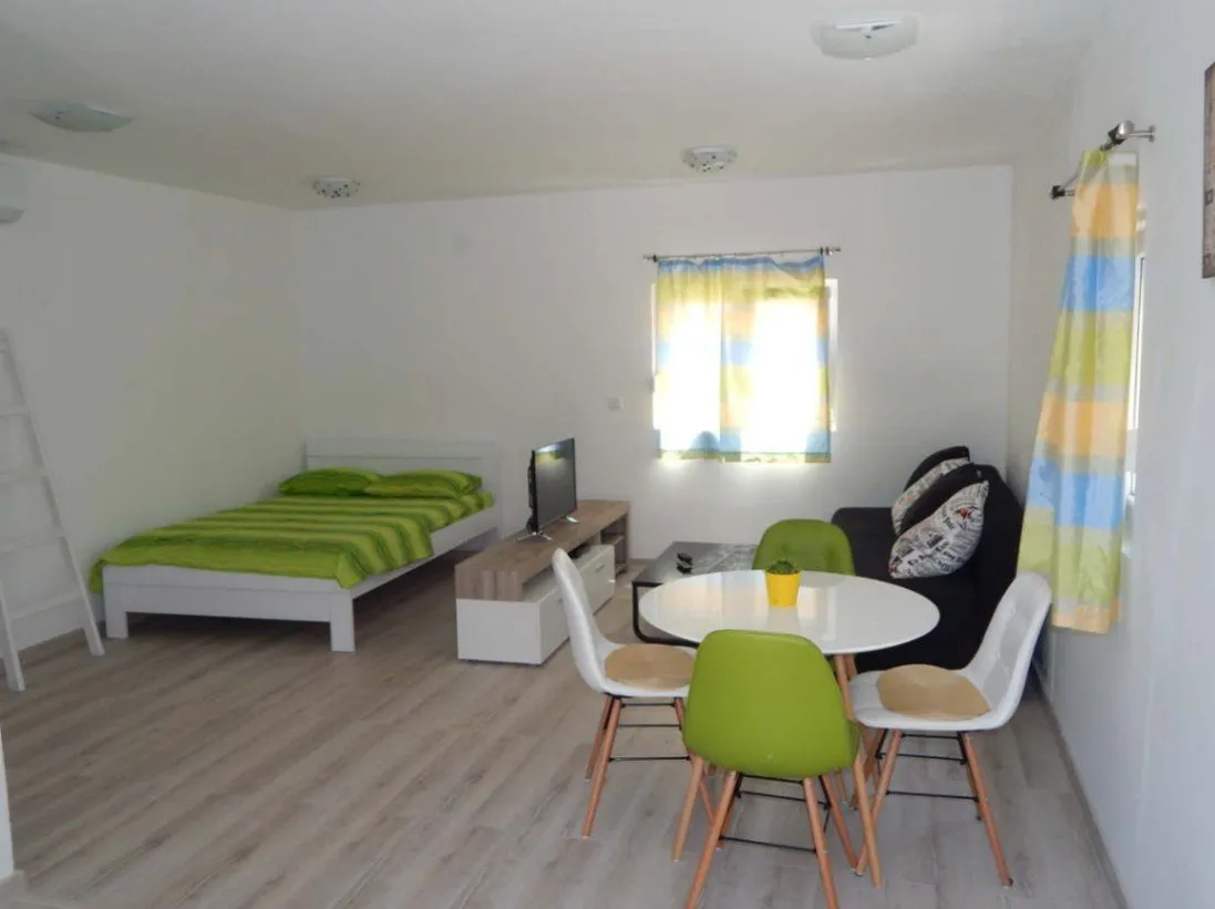 Izdavanje, garsonjera, 35m², Brdišta, Tivat