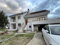 Izdavanje, kuća, 200m², Masline, Podgorica - image 1