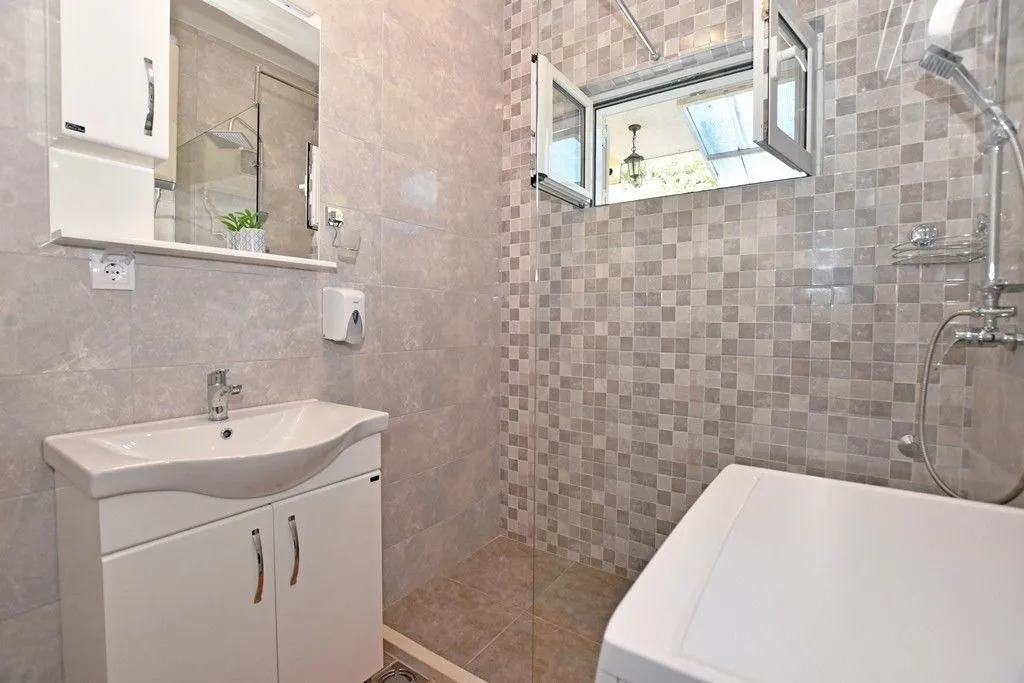 Izdavanje, kuća, 120m², Kumbor, Herceg Novi