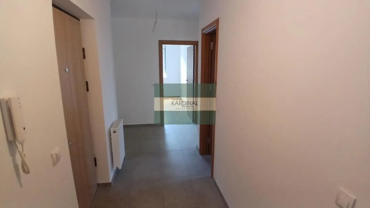 Prodaja, dvosoban stan, 70m², Erdoglija, Kragujevac