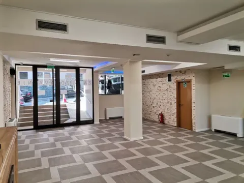 Izdavanje, poslovni prostor, 211m², Vračar Centar, Vračar Sve Podlokacije - image 5