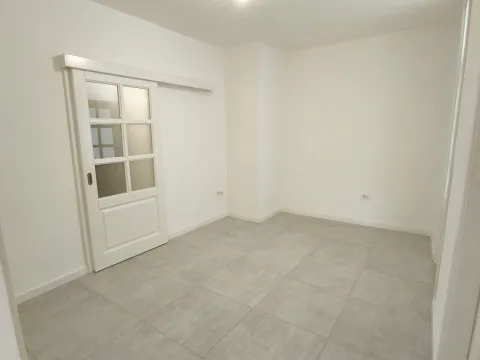 Rent, office space, 50m², Preko Morače, Podgorica - image 1