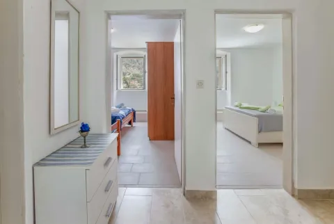 Rent, two bedroom apartment, 70m², Muo, Kotor - image 10