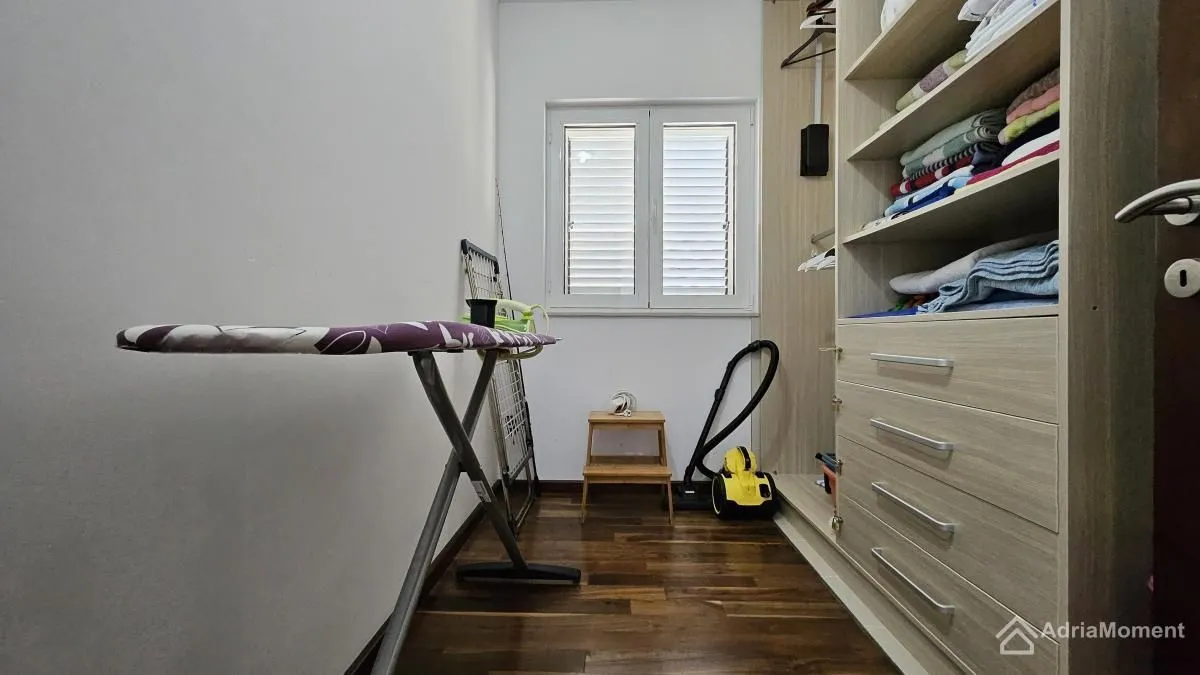 Prodaja, dvosoban stan, 90m², Donja Lastva, Tivat