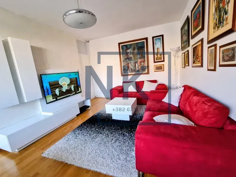 Izdavanje, dvosoban stan, 76m², Blok 6, Podgorica