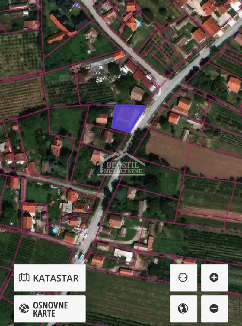 Cadastral view of the plot with the marked location.