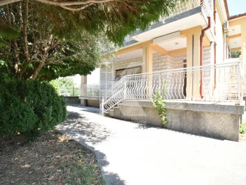 Prodaja, kuća, 240m², Dahna, Podgorica - image 16