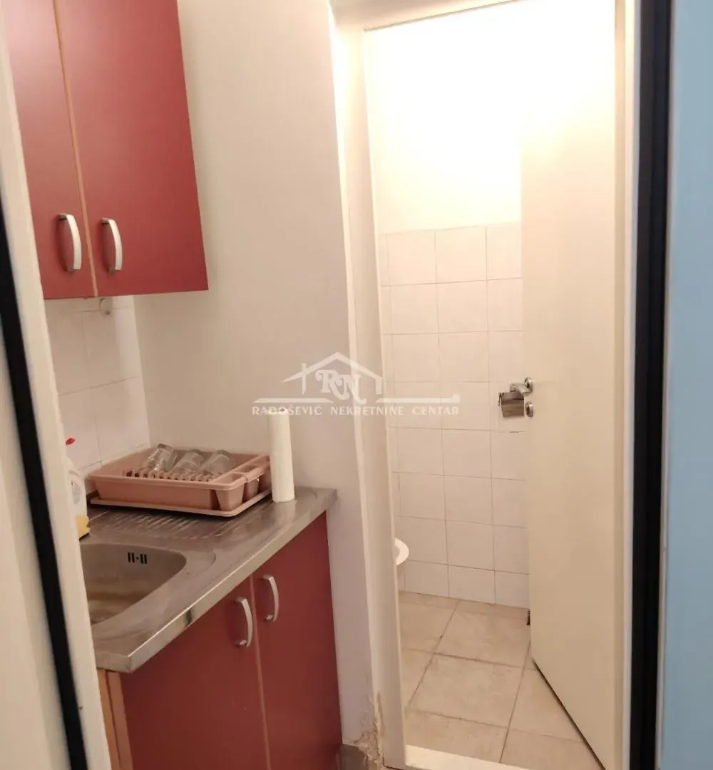 Rent, office space, 34m², Čukarica, Beograd