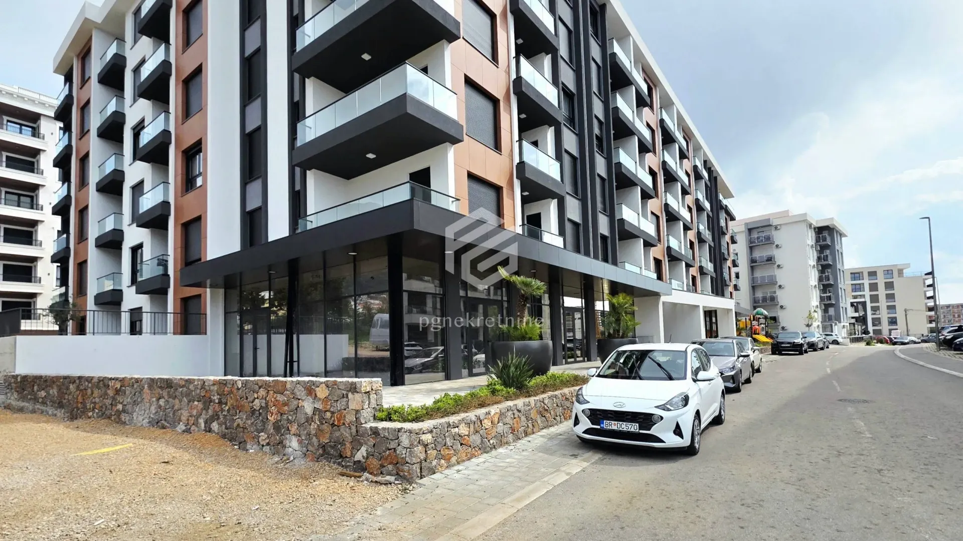 Rent, office space, 55m², Šušanj, Bar