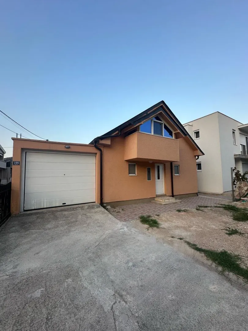 Izdavanje, kuća, 160m², Polje, Bar