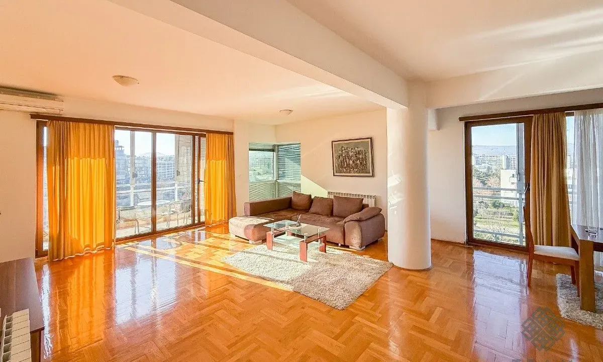 Izdavanje, dvosoban stan, 100m², Preko Morače, Podgorica