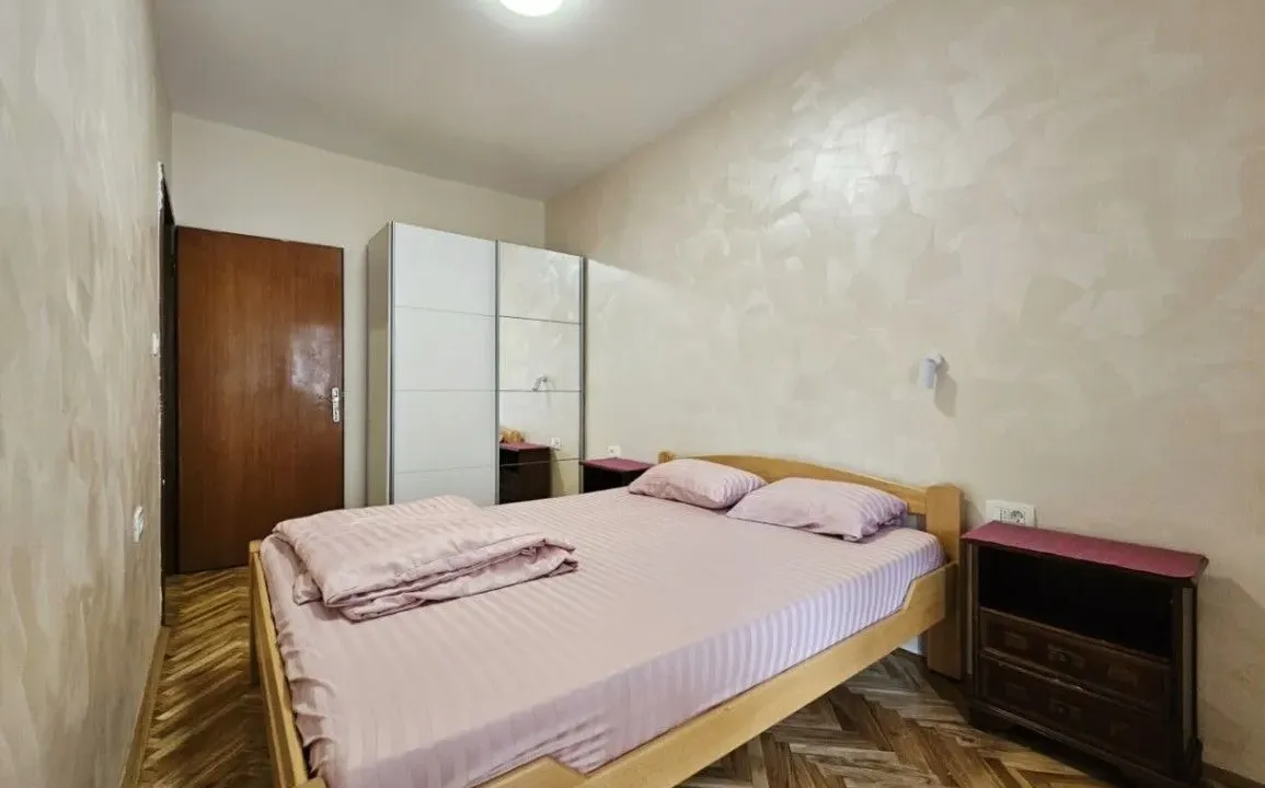 Izdavanje, dvosoban stan, 66m², Budva, Crna Gora