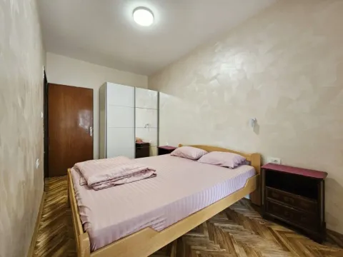 Izdavanje, dvosoban stan, 66m², Budva, Crna Gora