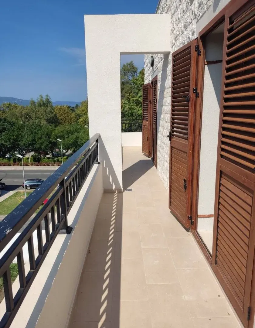 Prodaja, trosoban stan, 217m², Mažina, Tivat
