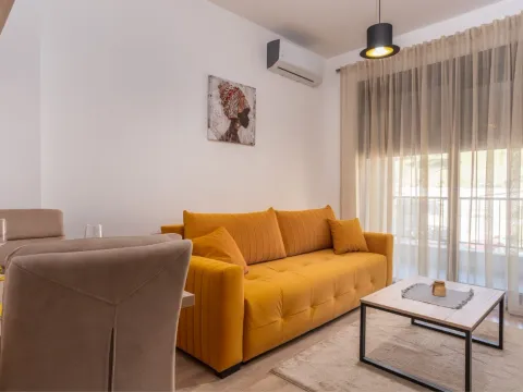 Izdavanje, garsonjera, 25m², Pod Kuk, Tivat - image 1
