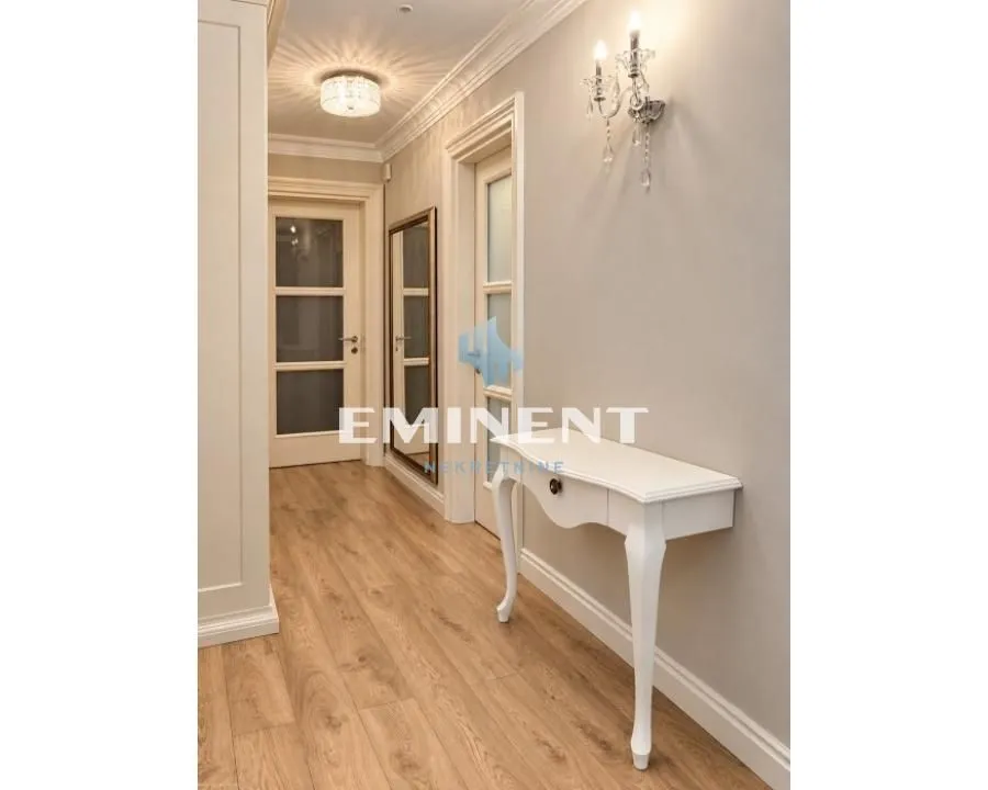 Izdavanje, stan, 215m², Senjak, Beograd