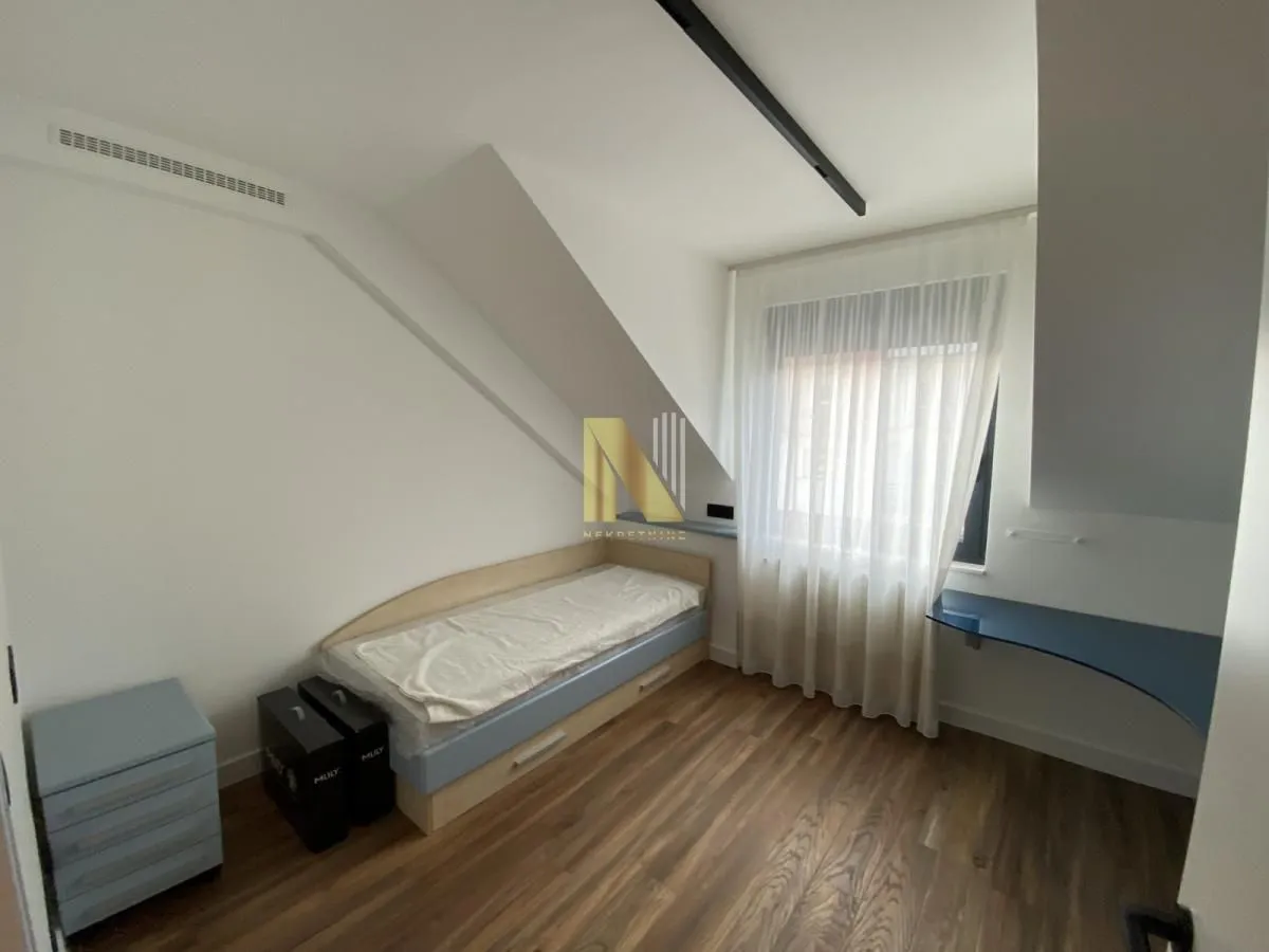Prodaja, četvorosoban stan, 119m², Centar, Novi Sad