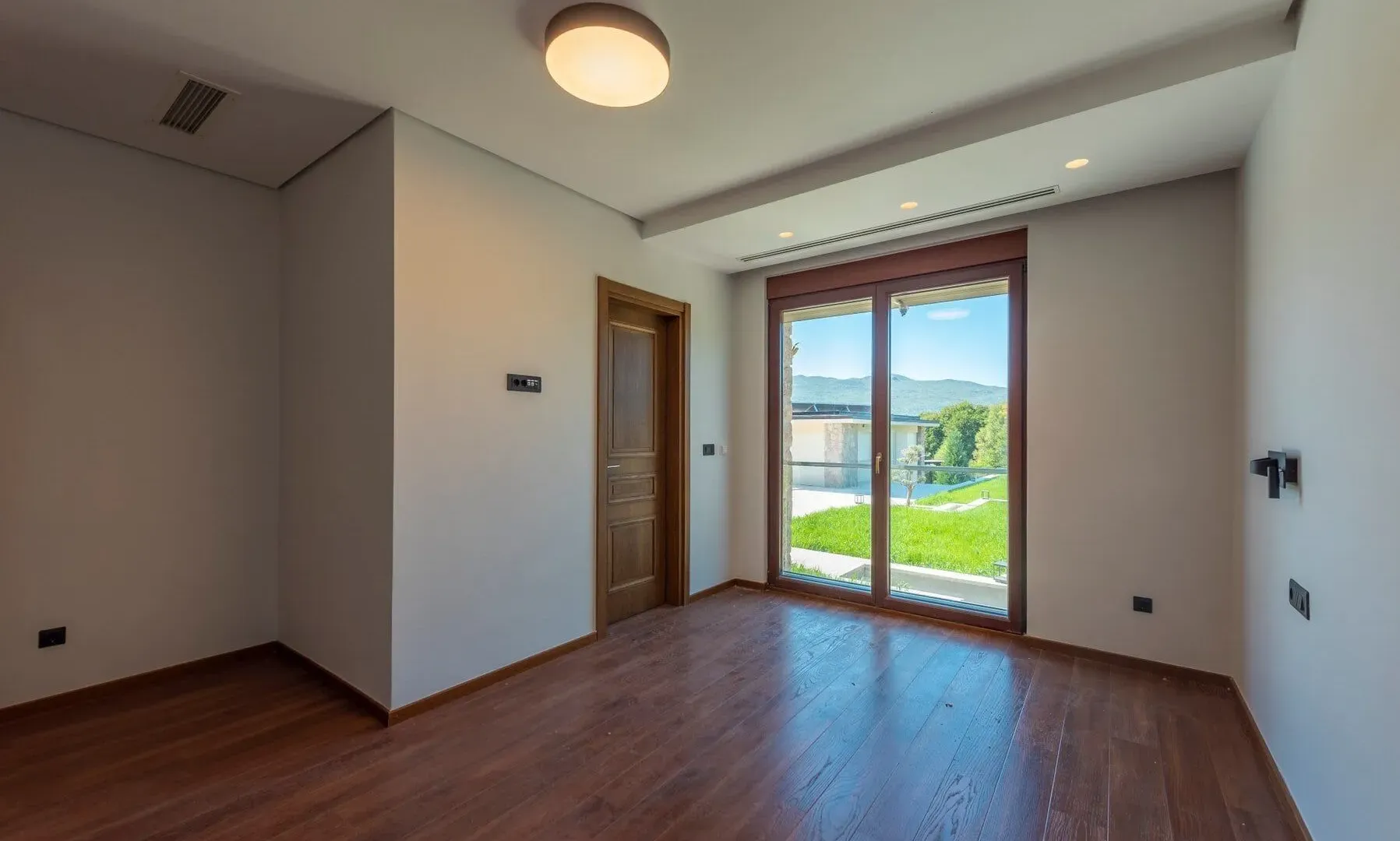 Sale, house, 492m², Mareza, Podgorica