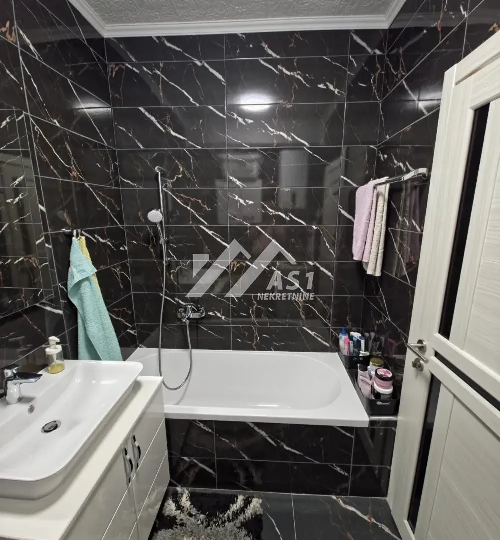 Izdavanje, dvosoban stan, 44m², Grbavica, Novi Sad Sve Podlokacije