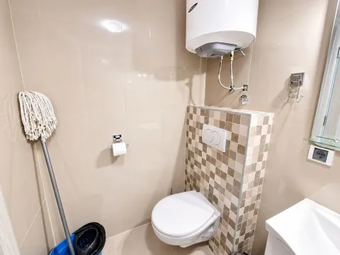 Sale, one bedroom apartment, 45m², Blizikuće, Budva - image 9