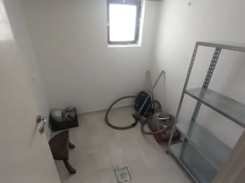 Izdavanje, kuća, 200m², Tološi, Podgorica - image 7