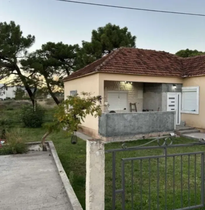 Izdavanje, kuća, 85m², Zagorič, Podgorica