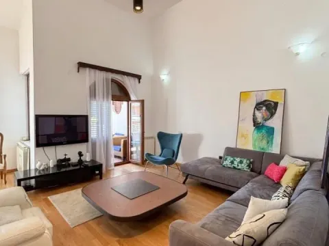 Rent, house, 285m², Gorica C, Podgorica