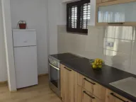 Izdavanje, četvorosoban stan, 208m², Marići, Tivat - image 6