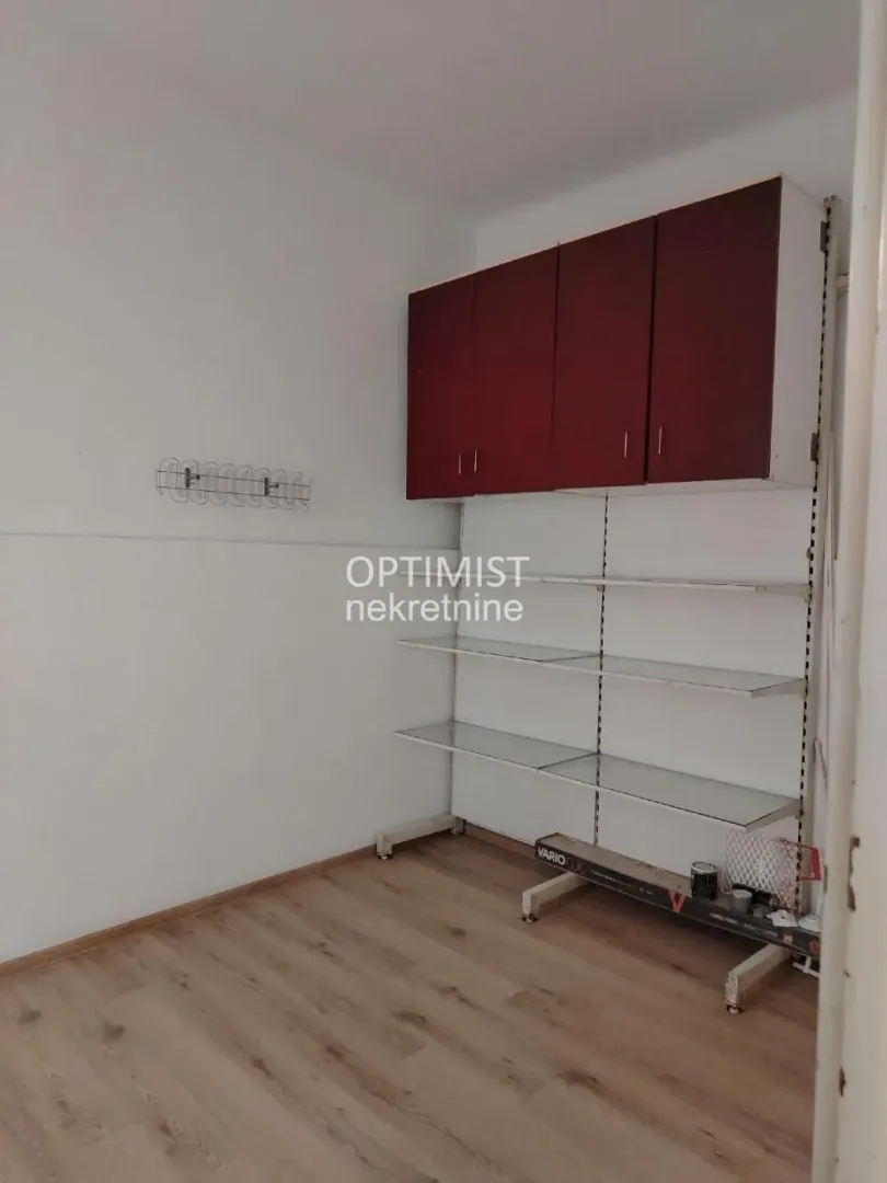 Izdavanje, poslovni prostor, 58m², Đeram Pijaca, Beograd