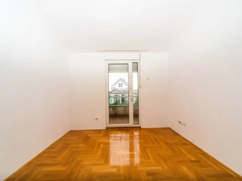 Sale, two bedroom apartment, 70m², Blok 9, Podgorica - image 5