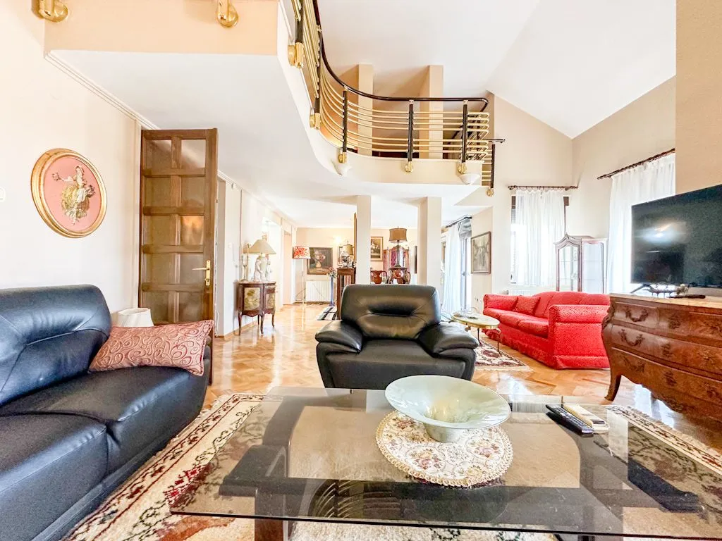 Izdavanje, kuća, 250m², Gorica C, Podgorica