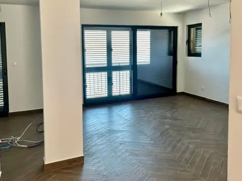 Prodaja, trosoban stan, 96m², Đuraševići, Tivat - image 2