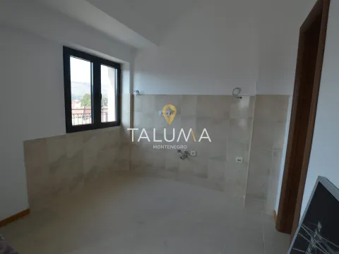 Izdavanje, stan, 150m², Tološi, Podgorica - image 4