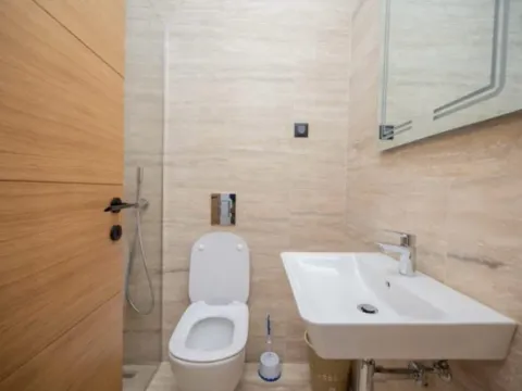 Izdavanje, dvosoban stan, 86m², Kod Capital Plaze, Podgorica - image 10