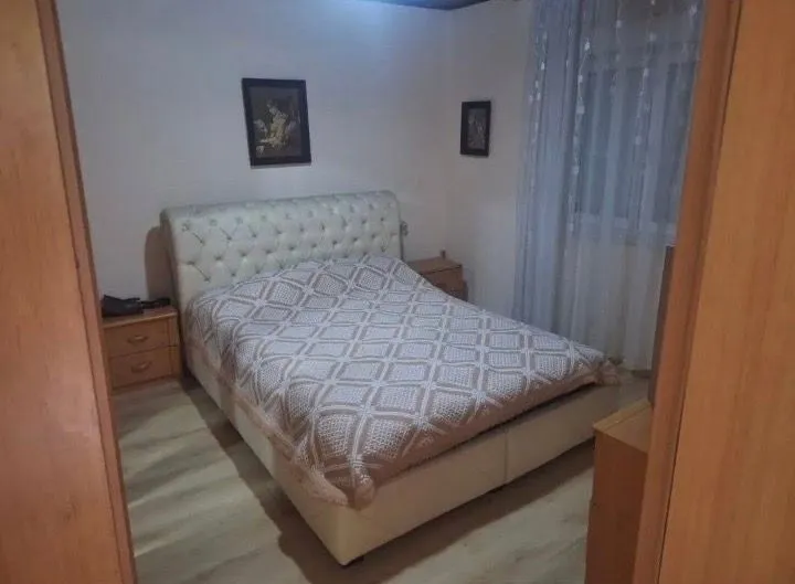 Izdavanje, kuća, 130m², Tološi, Podgorica