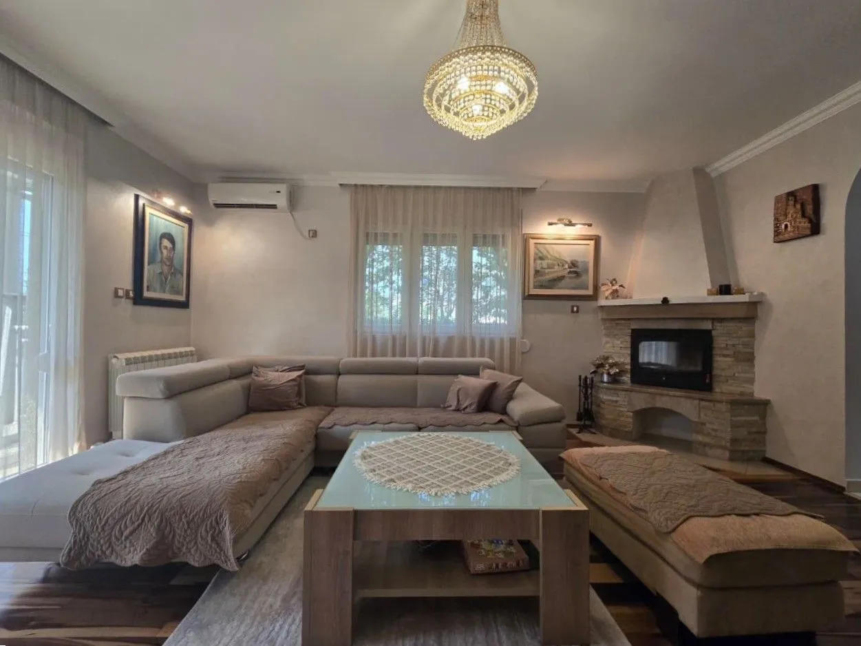 Rent, house, 184m², Velje Brdo, Podgorica