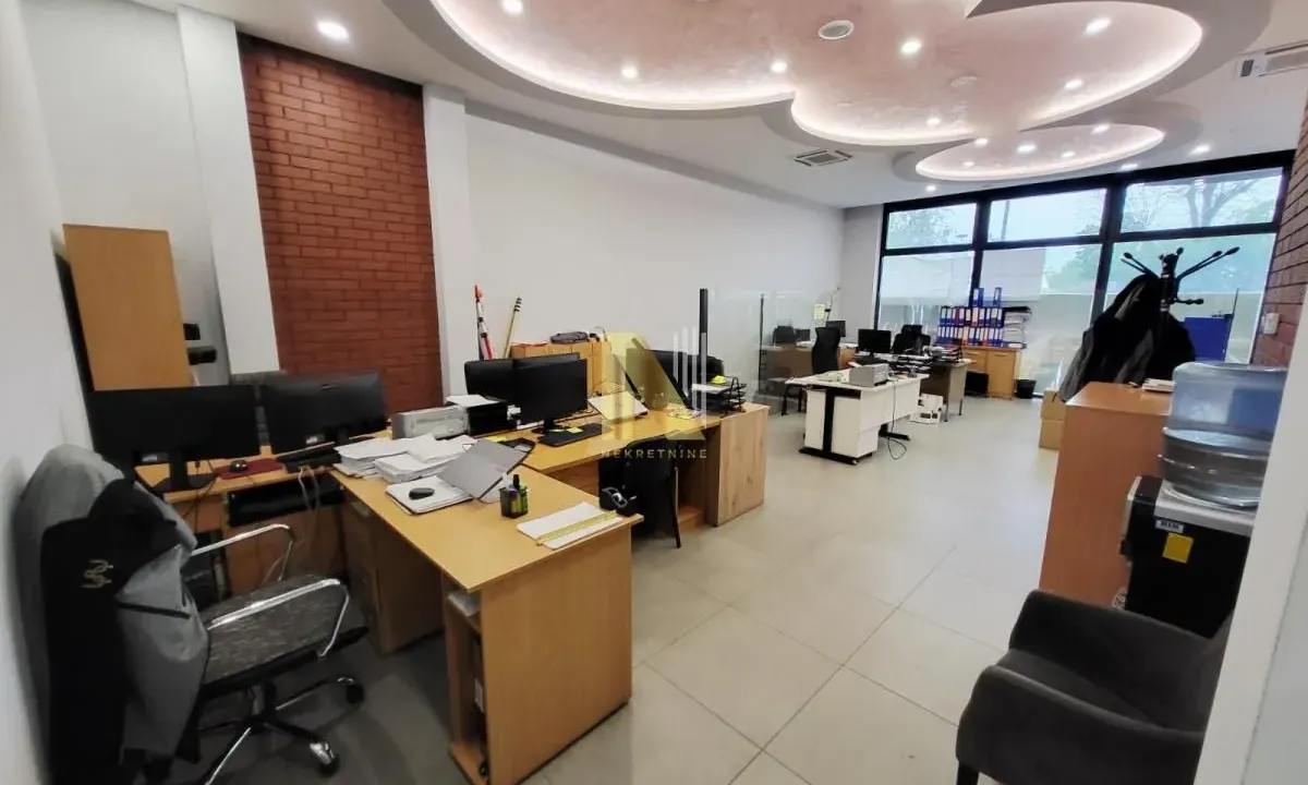 Prodaja, poslovni prostor, 207m², Sajmište, Novi Sad