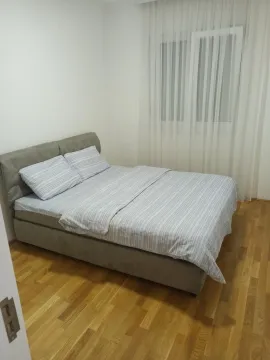 Izdavanje, trosoban stan, 100m², Dalmatinska ulica, Podgorica - image 2