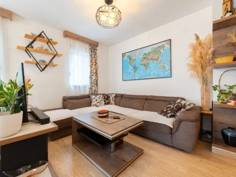Izdavanje, dvosoban stan, 60m2, Dubovica, Budva Izdavanje, dvosoban stan, 60m2, Dubovica, Budva