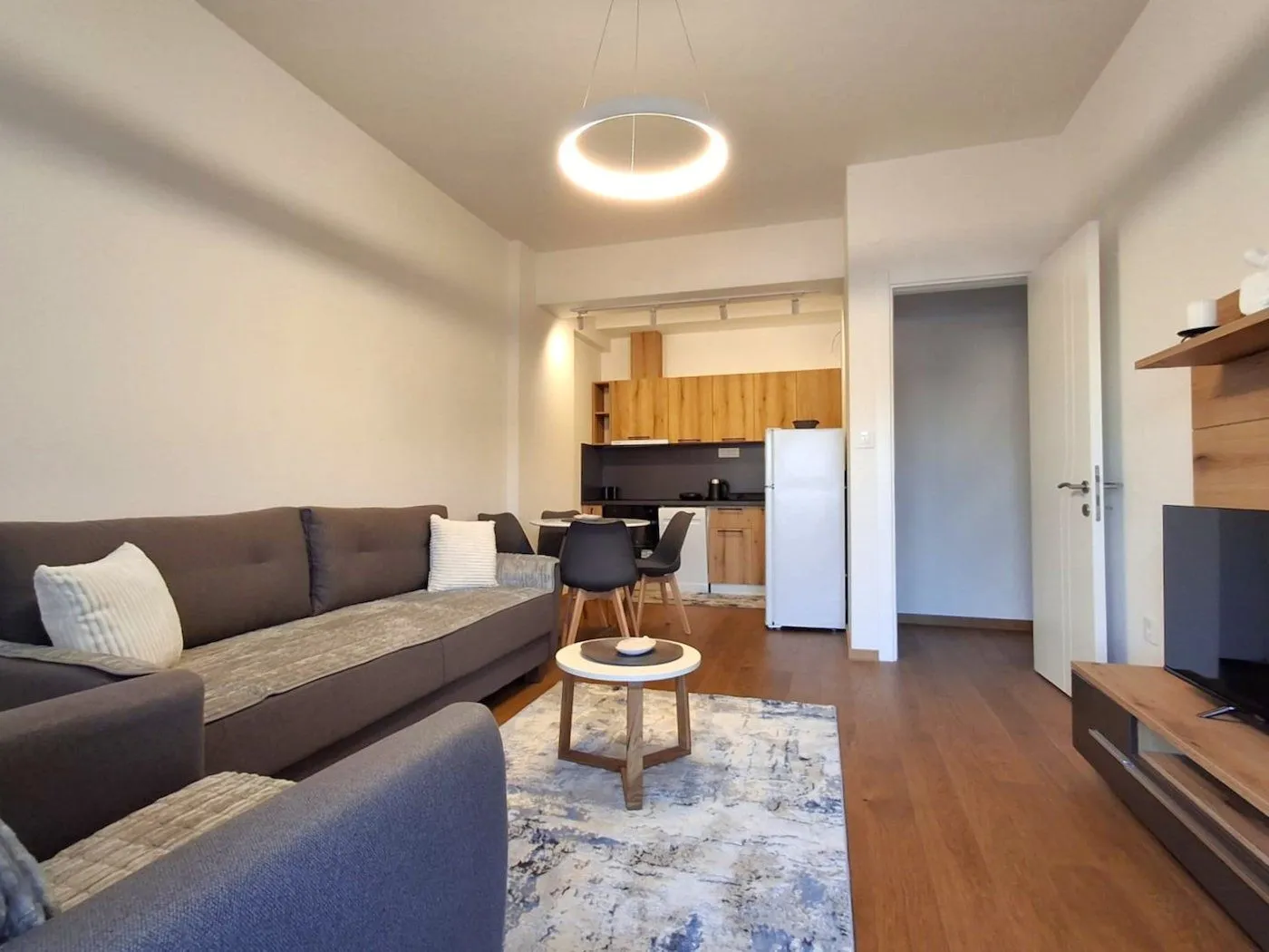 Izdavanje, jednosoban stan, 56m², Stara Varoš, Podgorica