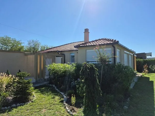 Izdavanje, kuća, 157m², Tološi, Podgorica